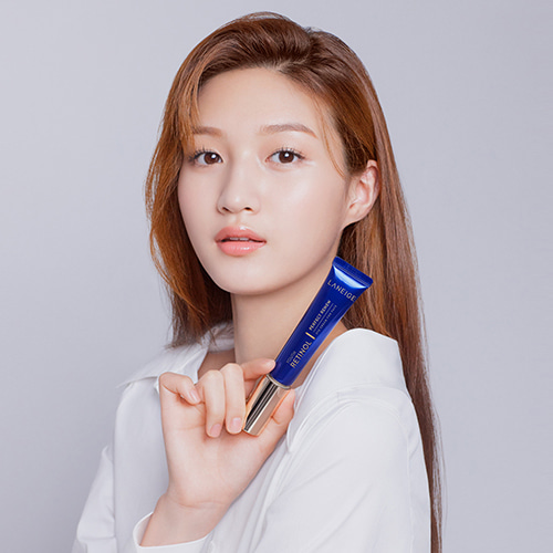 Perfect Renew youth Retinol model image